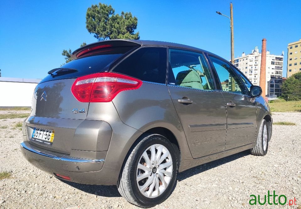 2008' Citroen C4 Picasso photo #2