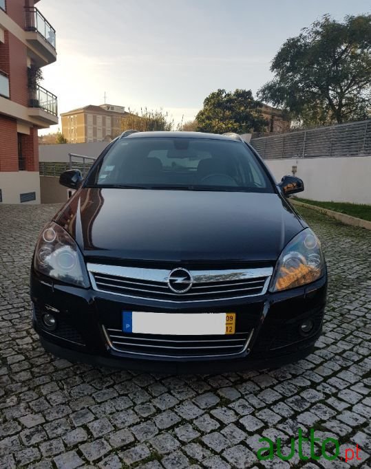 2009' Opel Astra Caravan photo #5