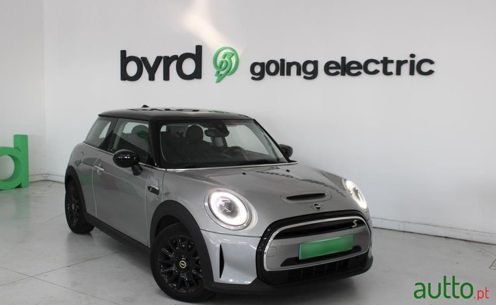 2023' MINI Cooper 3 Portas photo #1