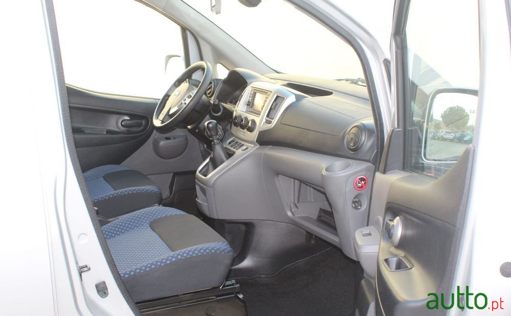 2014' Nissan NV200 Combi photo #4