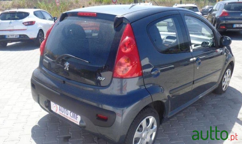 2009' Peugeot 107 1.0 Trendy photo #3