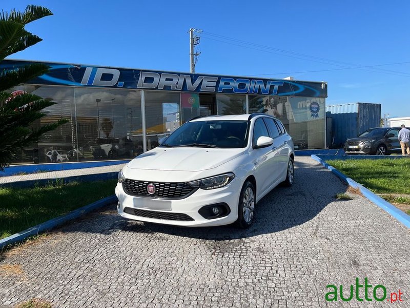 2020' Fiat Tipo Station Wagon photo #2