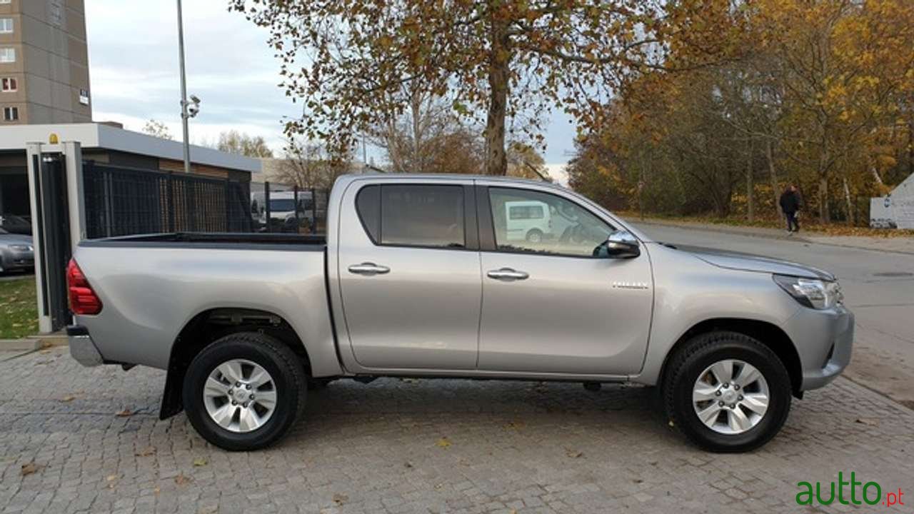 2017' Toyota photo #3