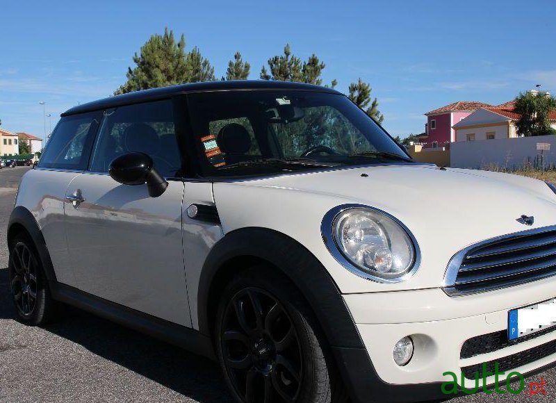 2009' MINI Cooper D photo #1