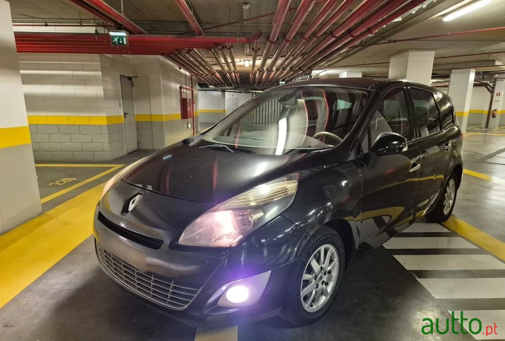 2009' Renault Grand Scenic photo #1
