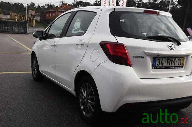 2016' Toyota Yaris photo #2