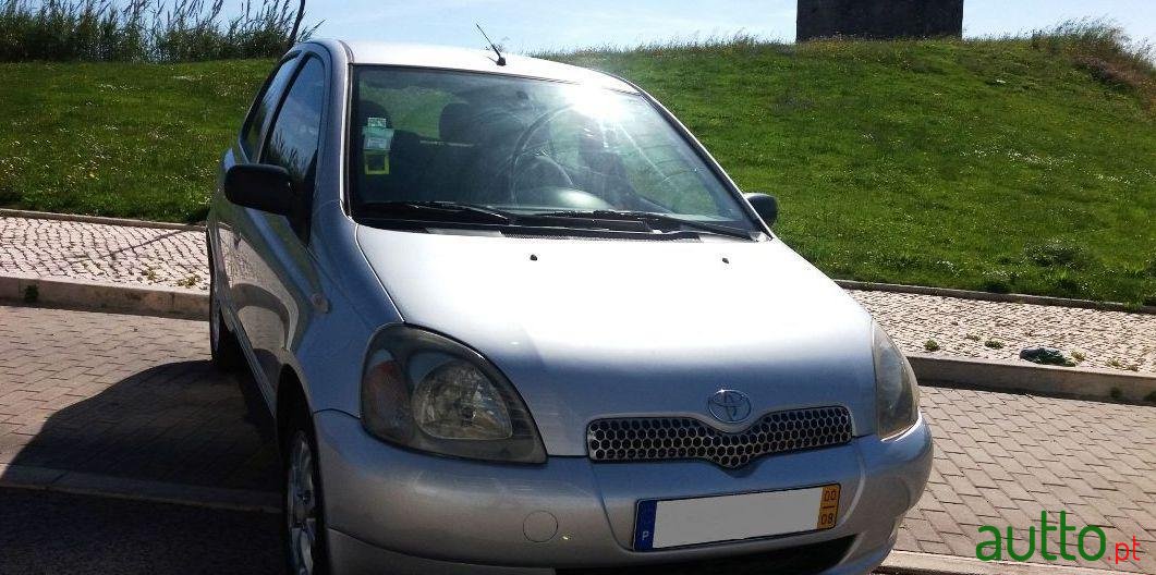 2000' Toyota Yaris 1.0 Vvt-I Sol 5P photo #1