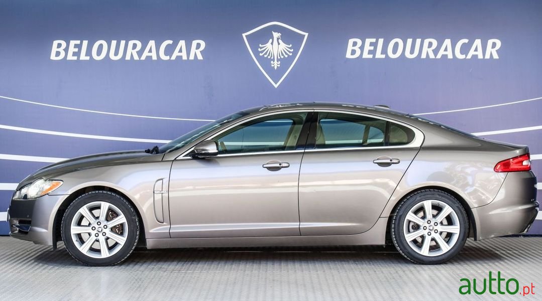 2011' Jaguar XF photo #3