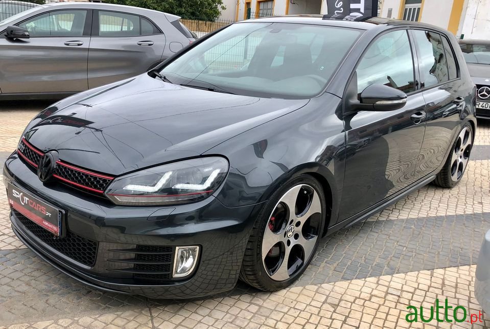 2011' Volkswagen Golf photo #3