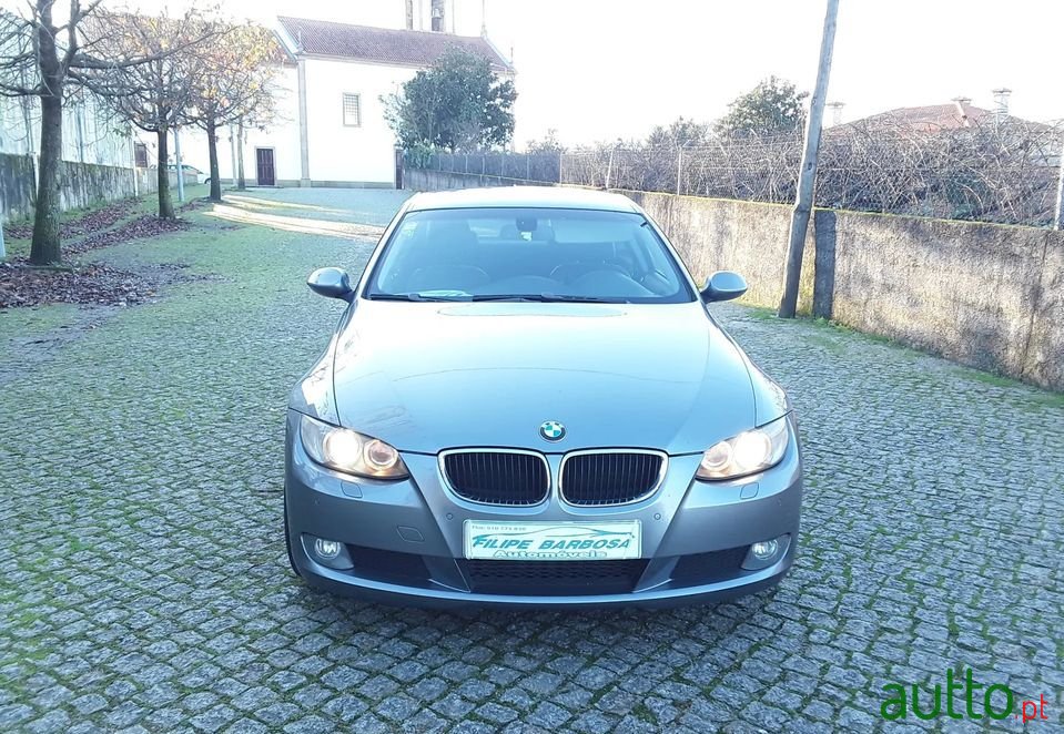 2008' BMW 320 photo #5