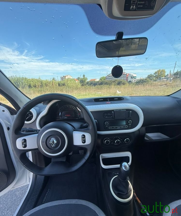 2015' Renault Twingo 1.0 Sce Luxe photo #5