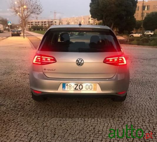 2018' Volkswagen E-Golf photo #2