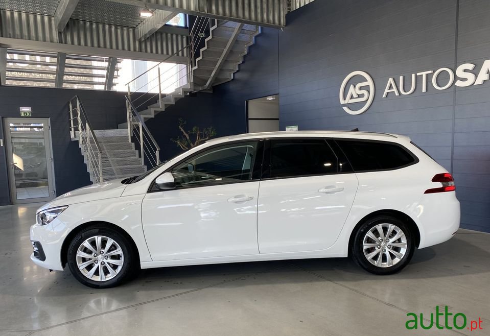 2020' Peugeot 308 Sw photo #2