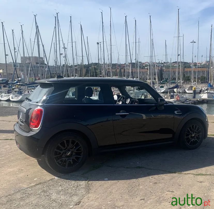 2020' MINI One Aut. photo #5