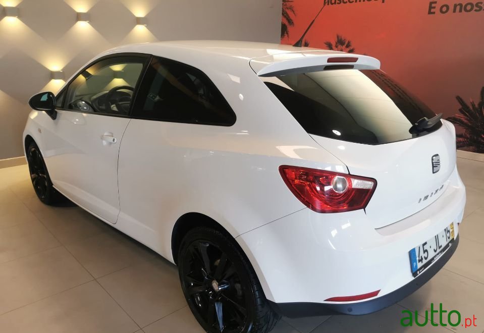 2010' SEAT Ibiza photo #3