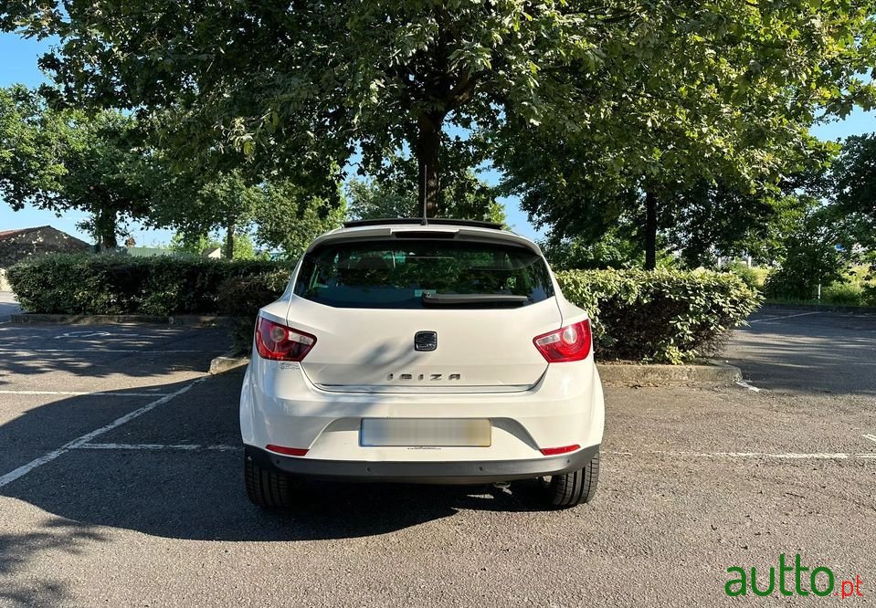 2011' SEAT Ibiza photo #6
