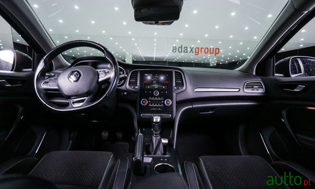 2017' Renault Megane Sport Tourer photo #6