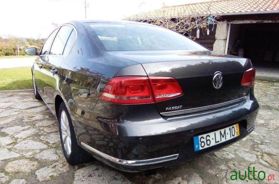 2011' Volkswagen Passat photo #1