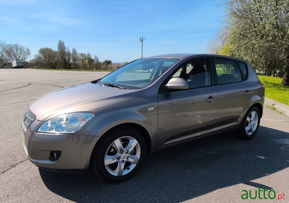 2009' Kia Ceed 1.4 Cvvt Ex Isg photo #1