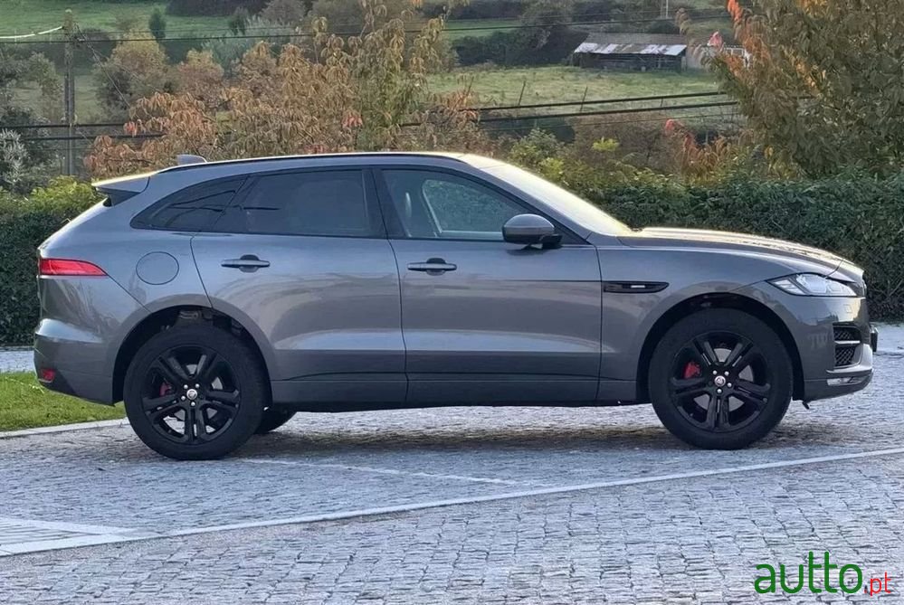 2016' Jaguar F-Pace photo #5