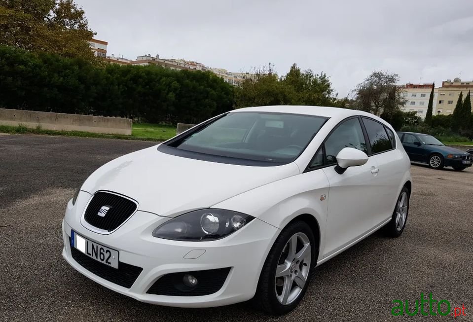 2011' SEAT Leon photo #1