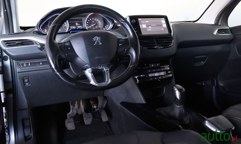 2015' Peugeot 2008 photo #5