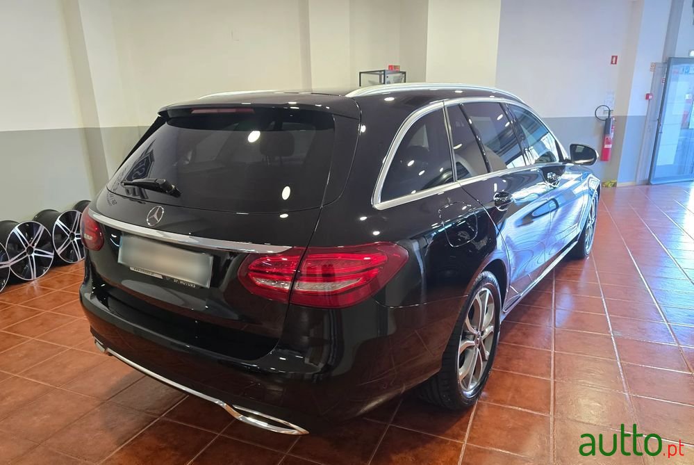 2017' Mercedes-Benz Classe C photo #4