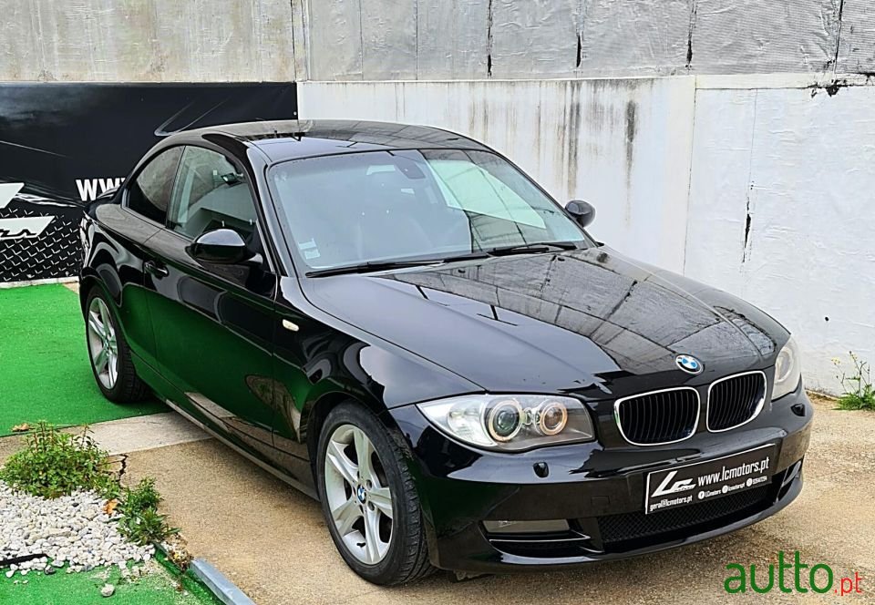 2009' BMW 120 photo #1