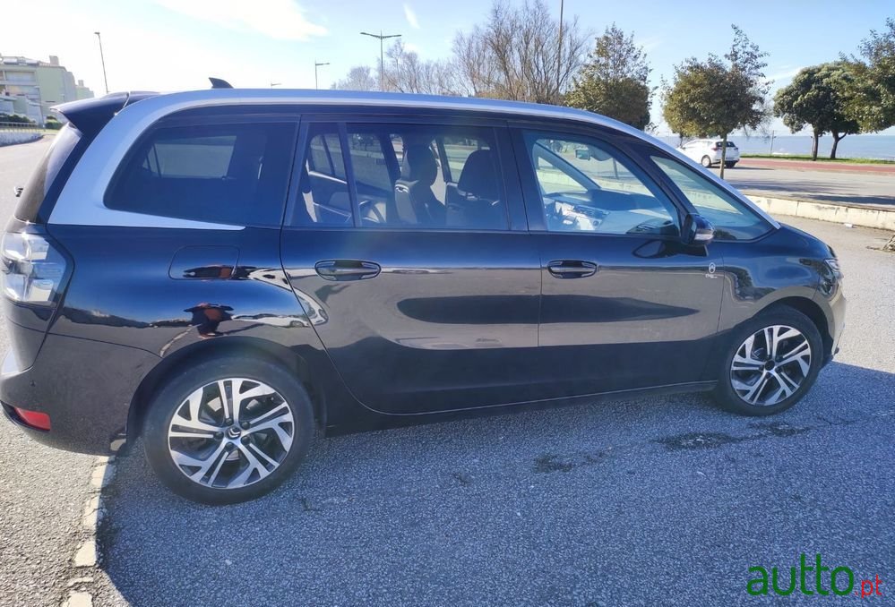 2019' Citroen Grand C4 SpaceTourer photo #5