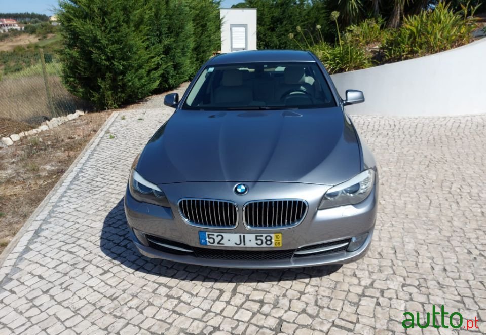 2010' BMW 530 photo #3