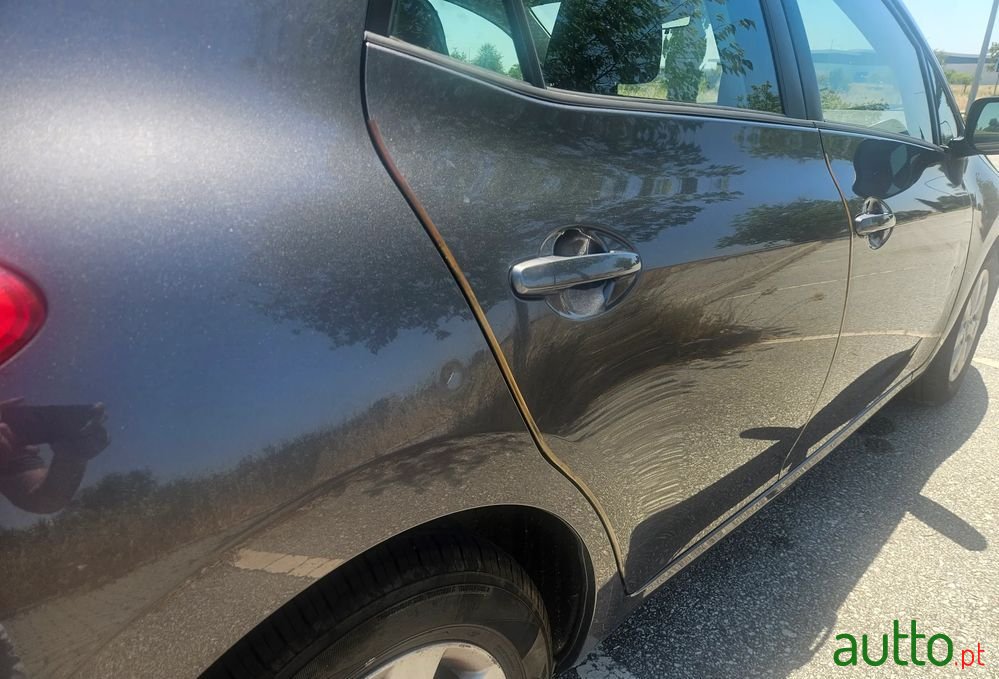 2012' Toyota Auris photo #5
