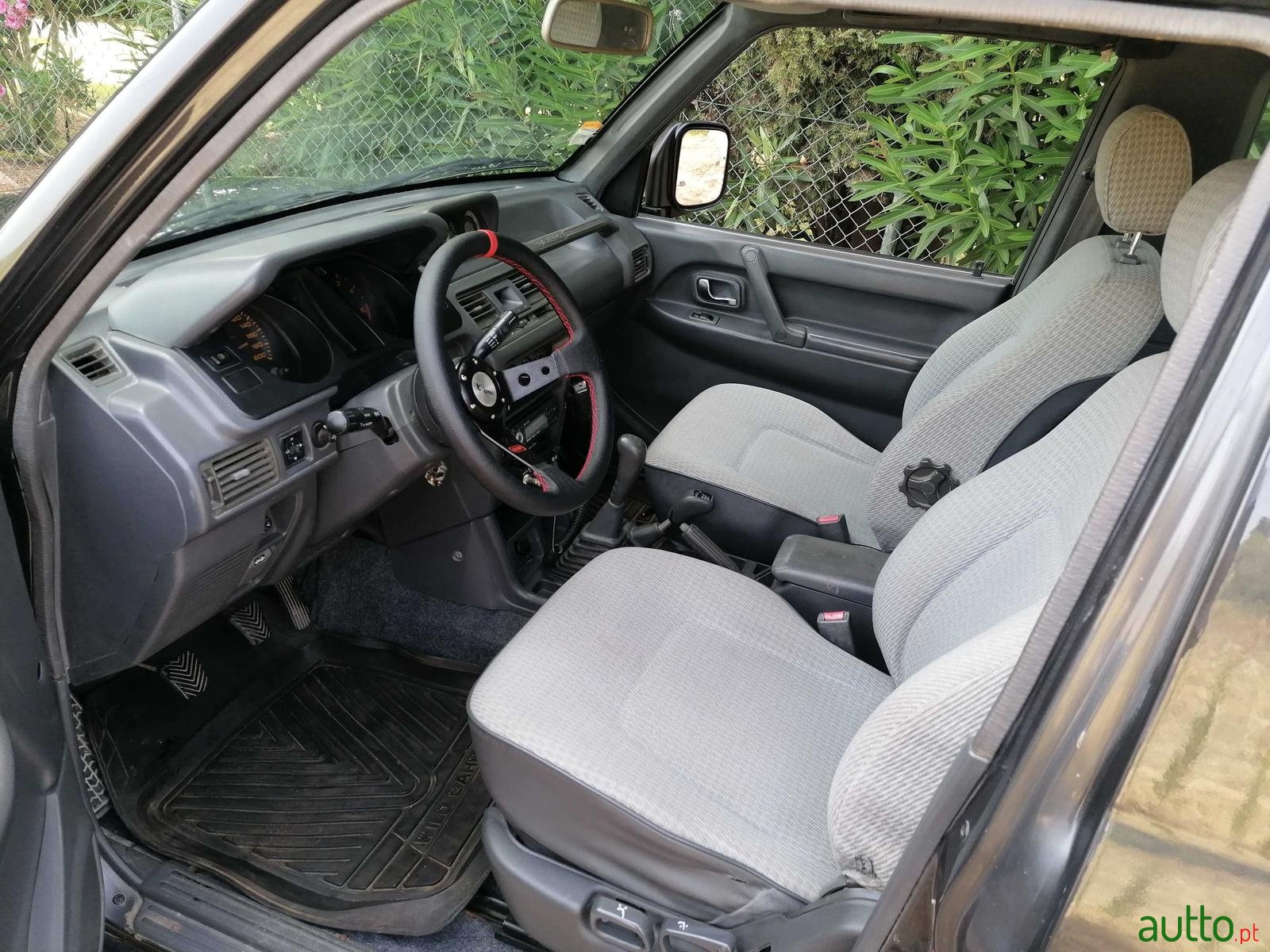 1994' Mitsubishi Pajero GLS photo #6