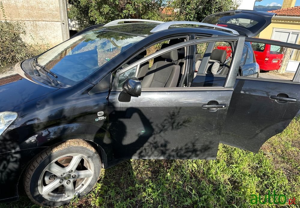 2007' Toyota Corolla Verso photo #5