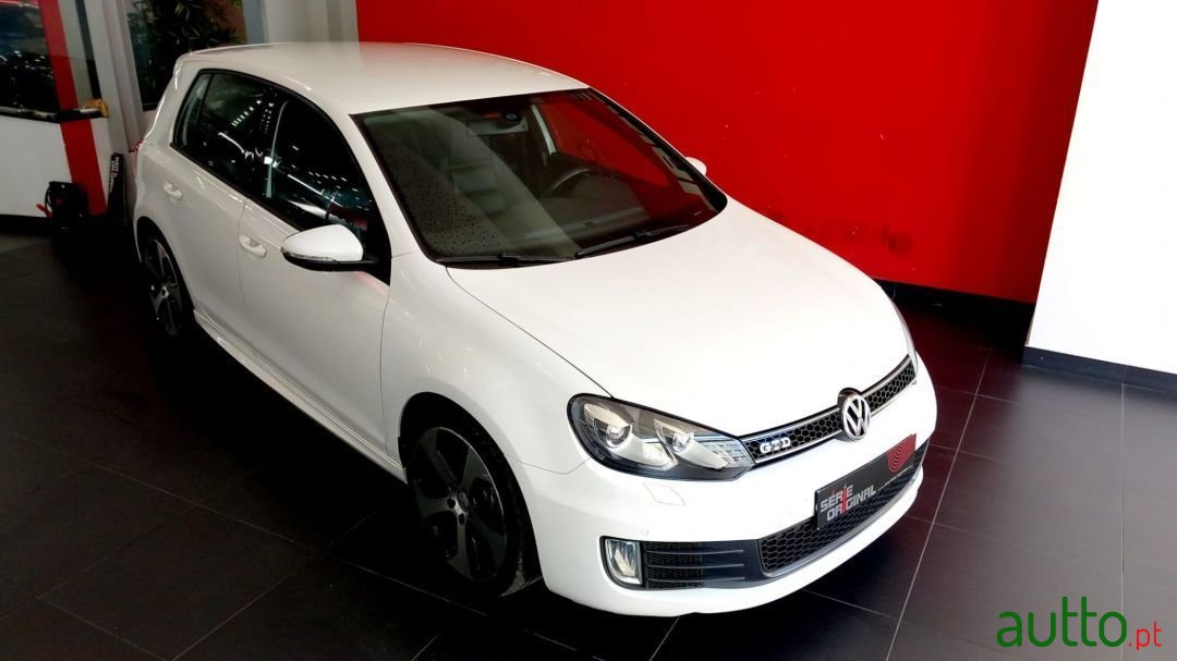 2009' Volkswagen Golf photo #2