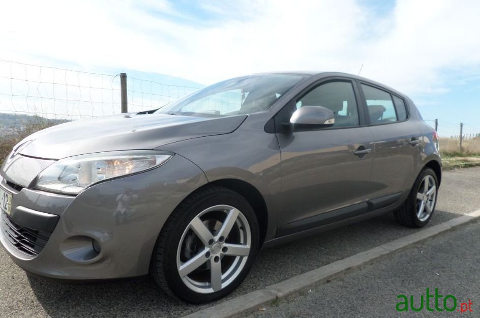 2010' Renault Megane photo #1