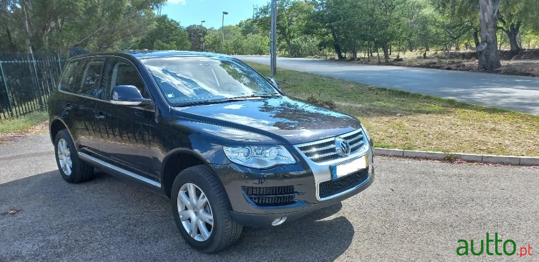 2008' Volkswagen Touareg photo #3