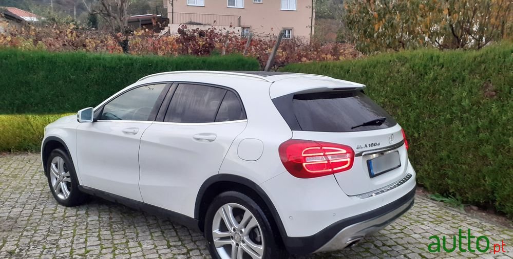 2016' Mercedes-Benz GLA 180 D Score! photo #6