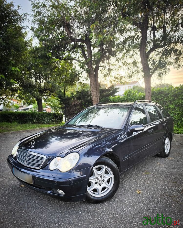 2004' Mercedes-Benz Classe C photo #1