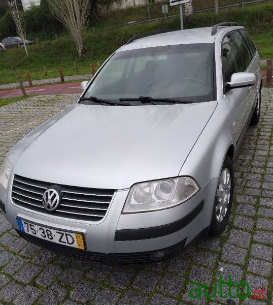 2001' Volkswagen Passat Variant photo #1