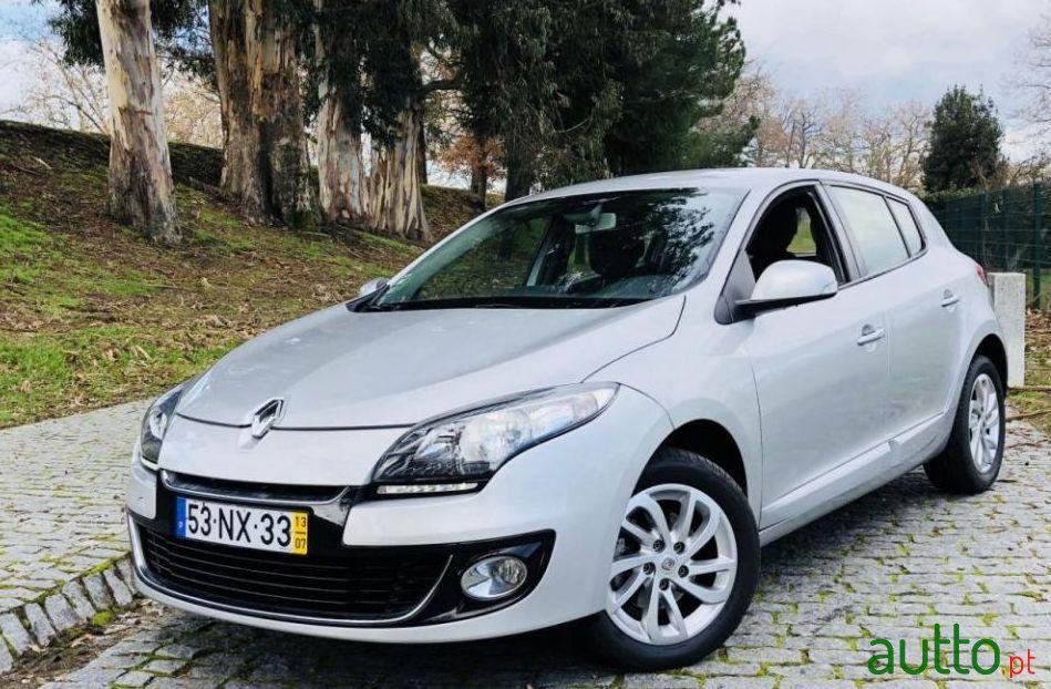 2013' Renault Megane photo #2