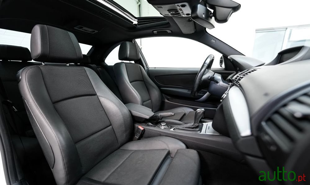 2012' BMW 123 D Auto photo #4