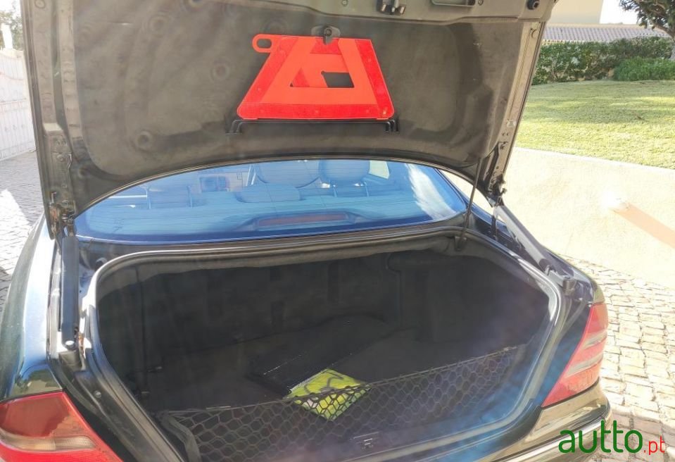 2002' Mercedes-Benz S-320 photo #4