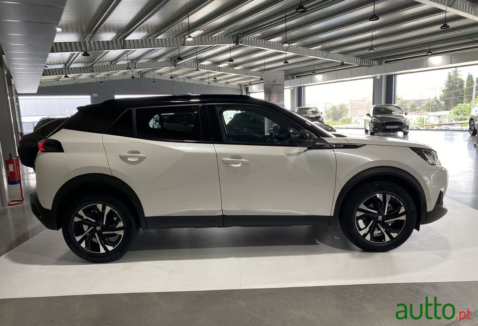 2021' Peugeot 2008 photo #5