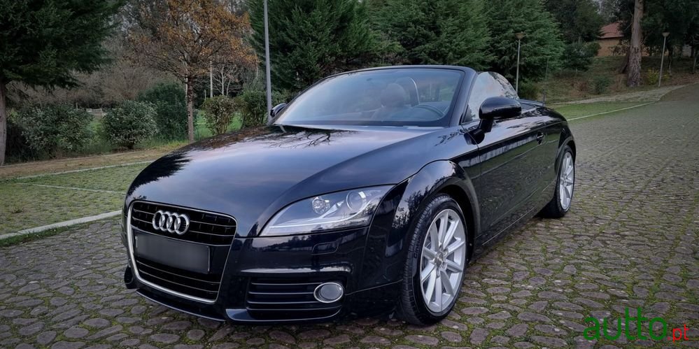 2011' Audi TT Roadster photo #1