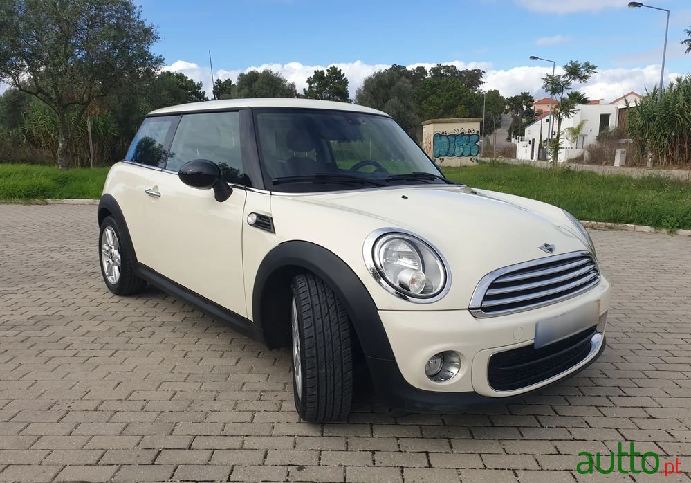 2013' MINI Cooper D photo #4