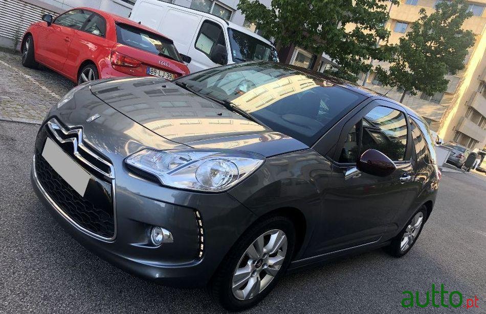 2011' Citroen DS3 photo #2