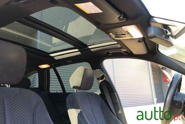 2013' BMW 320 photo #2