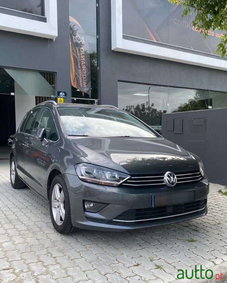 2017' Volkswagen Golf photo #1