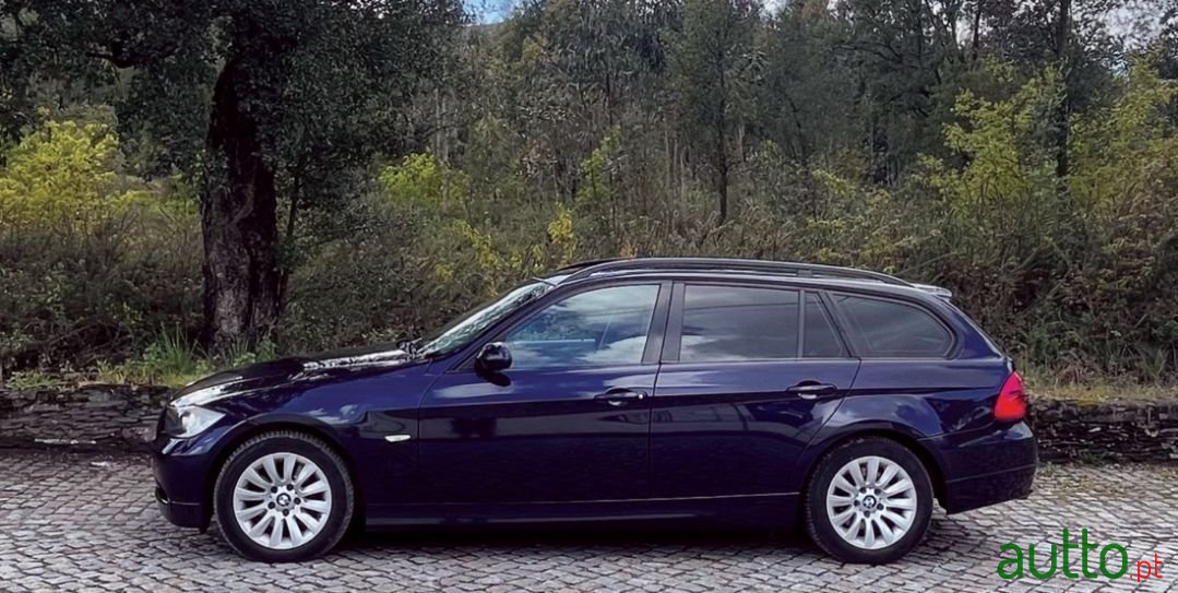 2008' BMW 318 photo #4