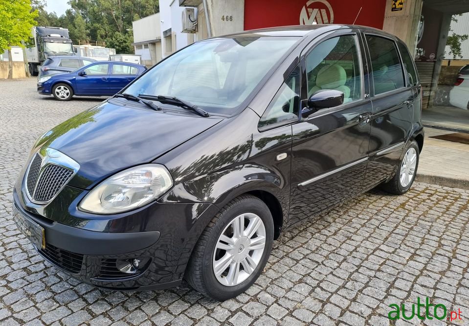 2006' Lancia Musa photo #2